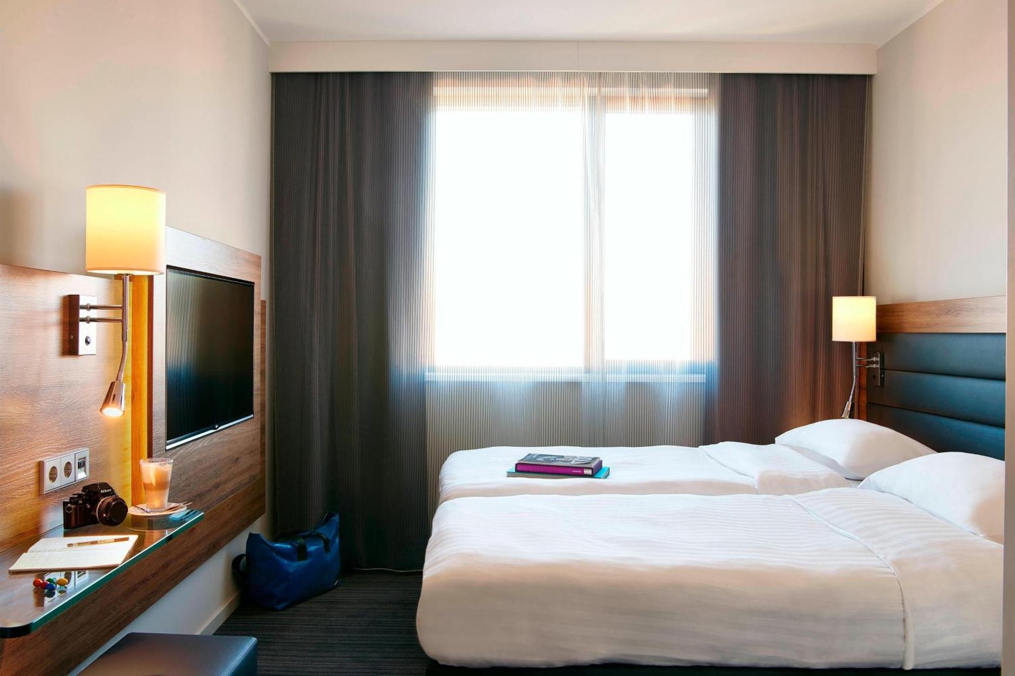 Moxy London Heathrow Airport 4* Hounslow