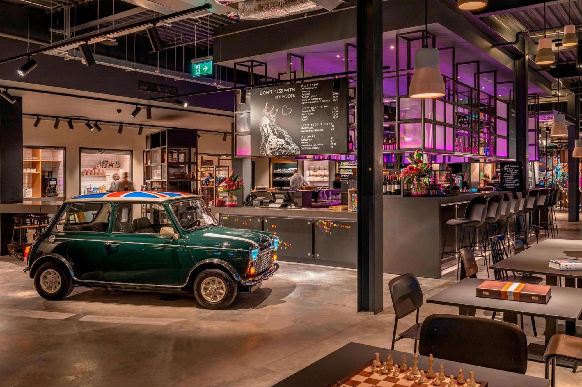 Moxy London Heathrow Airport 4* Hounslow