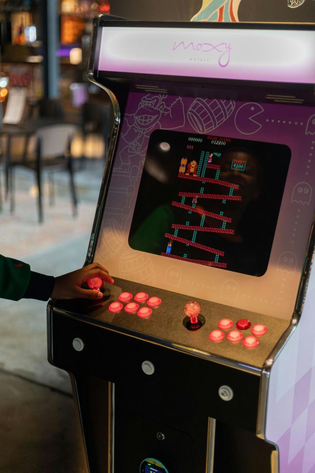 Moxy London Heathrow Airport Hotel Hounslow